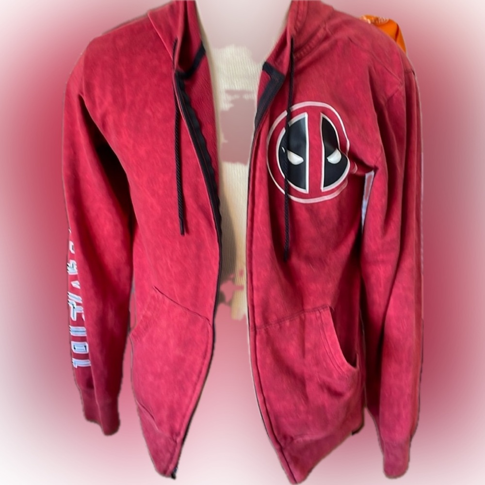 Deadpool hoodie by Marvel sz small with tie dye look and front pockets